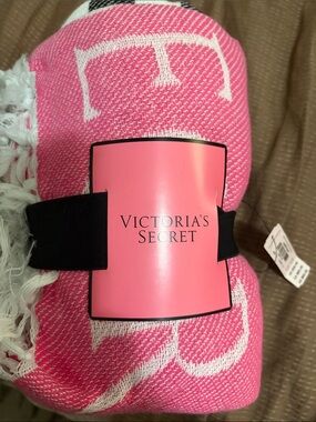 Victoria's Secret Pink & White Logo Throw